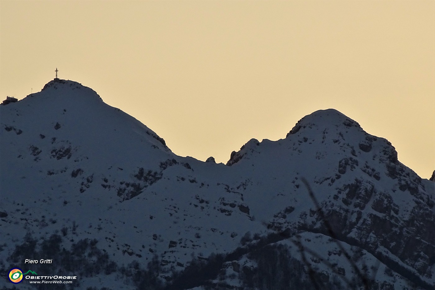 89 Resegone, Cima - Punta Cermenati con la croce.JPG